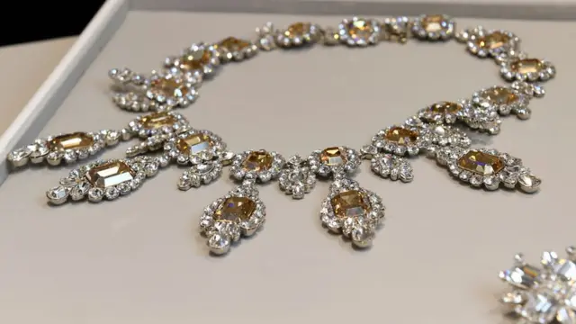 Đồ trang sức của Swarovski rất phổ biến ở Trung Quốc