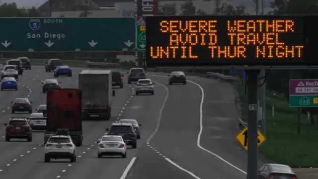 يقول خبراء الأرصاد إن العاصفة ستتحول إلى "إعصار قنبلة"، وهو نوع من العواصف المتفجرة، ومن المحتمل أن تقتل الناس