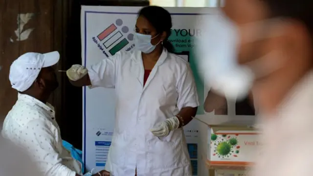 கோவிட் பரிசோதனை