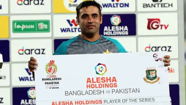 সিরিজের সেরা ক্রিকেটারের পুরষ্কার পেয়েছেন পাকিস্তানের আবিদ আলি