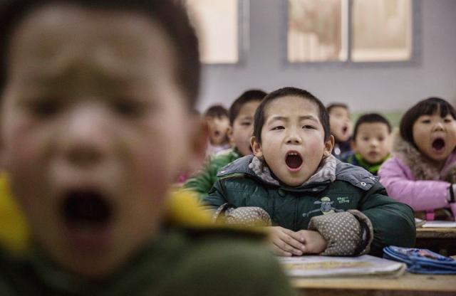 在中国，思想政治课几乎陪伴学生从小学到高中的所有阶段。