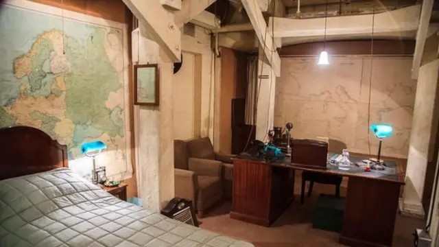 پرانے وار آفس میں چرچل کے کمرے کو اب عام لوگ بھی دیکھنے کے لیے جا سکتے ہیں۔