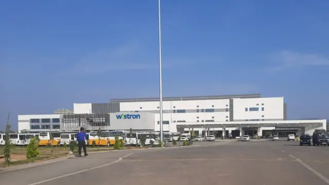 కోలార్‌ జిల్లాలో తైవాన్‌కు చెందిన విస్ట్రన్‌ అనే సంస్థ ఐఫోన్‌ విడిభాగాలను సరఫరా చేస్తుంది