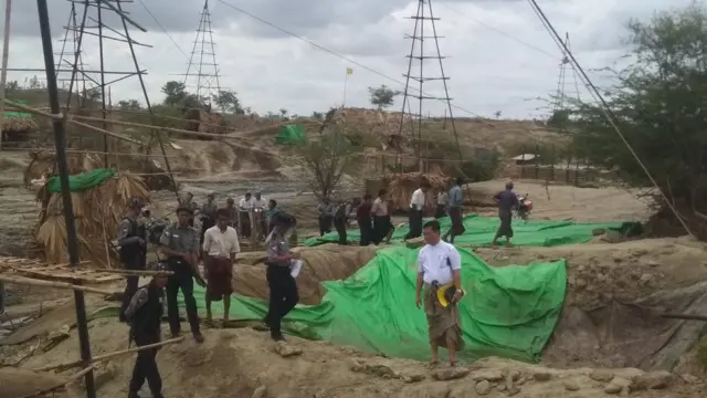 စစ်ဆေးဖမ်းဆီးသူတွေထဲမှာ ရဲတပ်ဖွဲ့တွေ ရပ်မိရပ်ဖ တွေ ဒေသအုပ်ချုပ်ရေးအဖွဲ့တွေ ပါဝင်ပါတယ်။