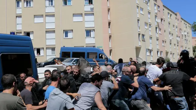 Протесты на Корсике