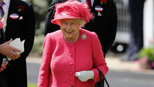 Kraljica na hipodromu Askot