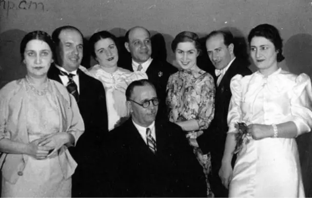 Muzeyin paylaşdığı fotodan sonra sosial media istifadəçilərindən biri fotonun əslini yayıb.