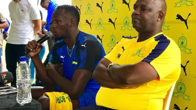 Usain Bolt n sọrọ ni ibudo igbaradi Mamelodi Sundowns