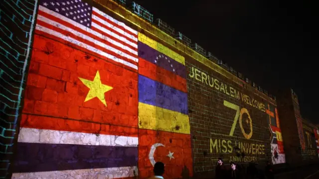 การฉายโปรเจกเตอร์บนกำแพงในเยรูซาเล็ม