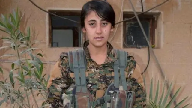 আমারা রেনাস, তার মৃতদেহ পা দিয়ে মাড়াতে দেখা গেছে ভিডিওতে