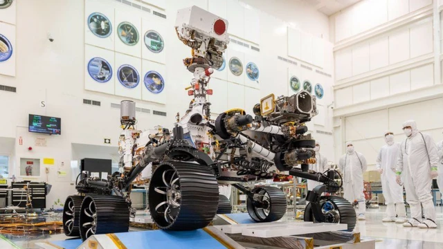 หุ่นยนต์ "เพอร์เซเวียแรนซ์" หนัก 1 ตัน ติดตั้งอุปกรณ์สำรวจ 7 ชิ้น กล้องหลายตัวและหัวเจาะขนาดใหญ่