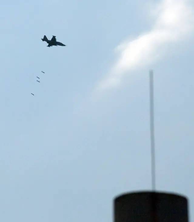 Российский Су-25 наносит удар по Гори