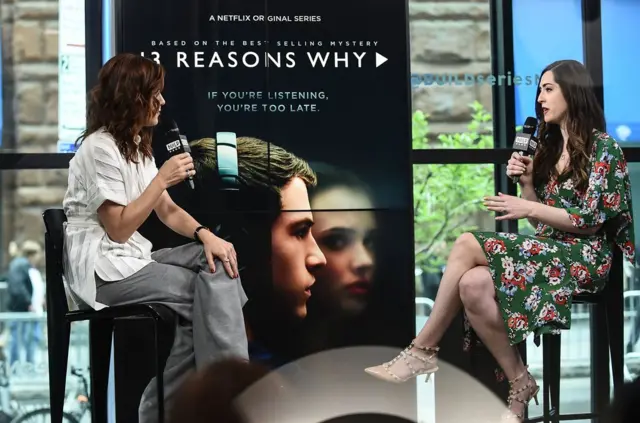 网飞公司（Netflix）关于青少年自杀的电视剧《13个原因》（13 Reasons Why）富有争议，它为观众提供了更多有用的资源。