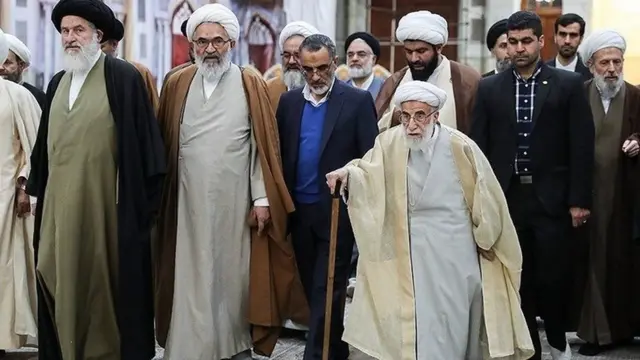 دبیرخانه مجلس خبرگان رهبری در شهر قم دارد که کانون اصلی شیوع ویروس کرونا در ایران بوده است