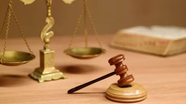 நீதிமன்றம்