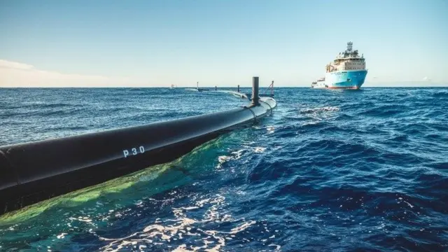 System 001 in operation in the Great Pacific Garbage Patch, November 2018