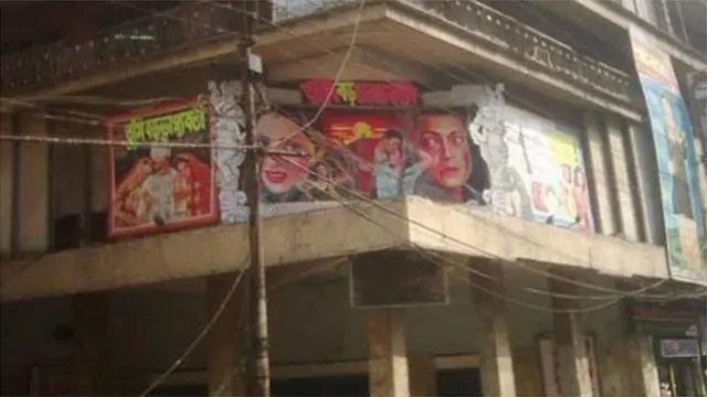 ঢাকার মধুমিতা সিনেমা হলের আগের মত রমরমা ব্যবসা এখন আর নেই