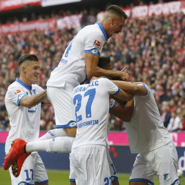 Jugadores del Hoffenheim celebran un gol