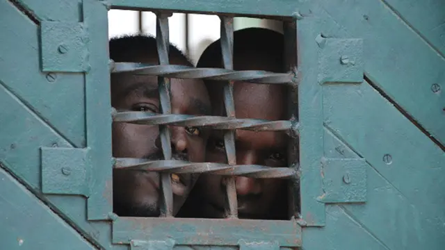 Kenya Mombasa'daki Şimo La Tewa cezaevinde mahkumlar