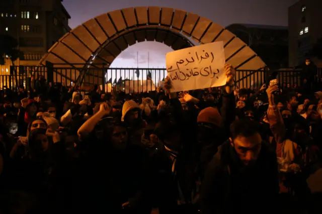 یادبود جانباختگان سقوط هواپیمای اوکراین