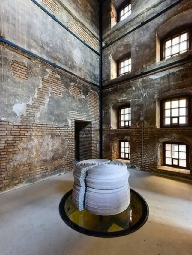 نمایش کارهای نازگل انصاری نیا