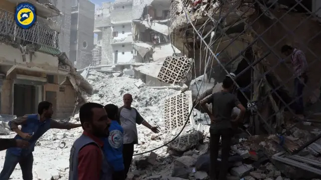 По данным активистов, в среду в Алеппо и пригородах погибли около 50 мирных жителей