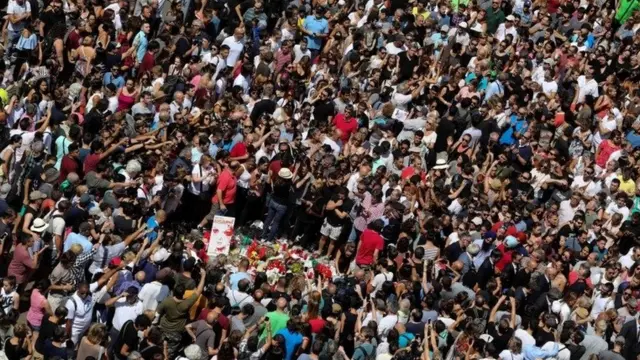 وقفة لتأبين الضحايا