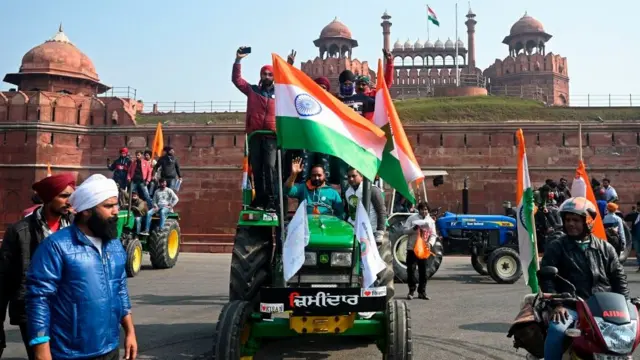 "டிராக்டர் பேரணிக்கு பிறகு 100க்கும் மேற்பட்ட விவசாயிகள் மாயம்" - அதிர்ச்சி தகவல்