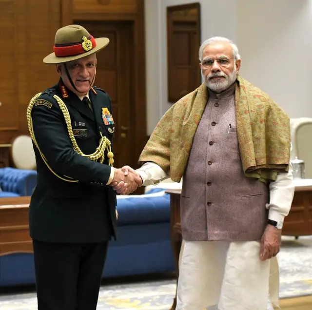 જનરલ બિપિન રાવત અને નરેન્દ્ર મોદી