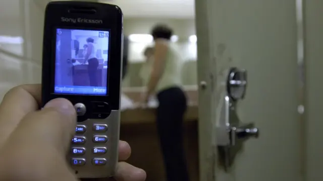 Onye na-enyo okpuru akwa mmadụ