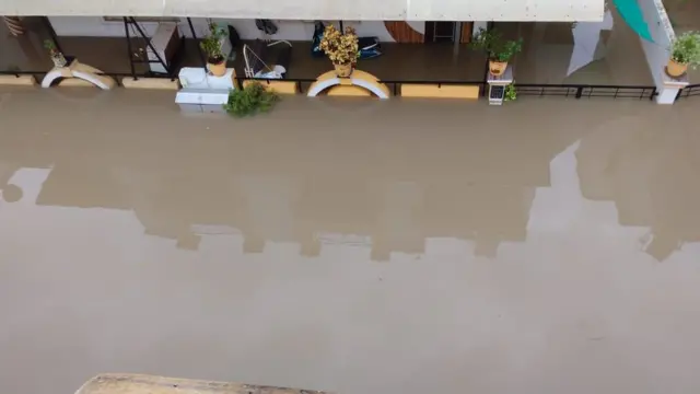 વડોદરાની સડકો પર પાણી