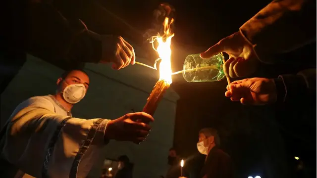 верующие стараются держать дистанцию