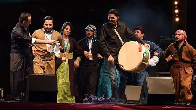 أكراد يحتفلون مع الأمازيغ برأس السنة الأمازيغية في تيزنيت، المغرب في يناير 2015.