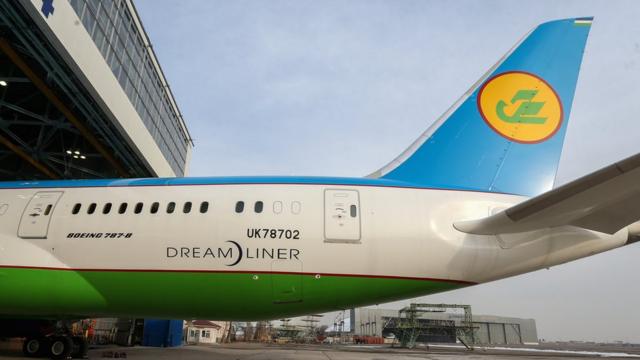 Узбекский Boeing 787 в ангаре