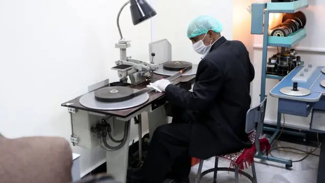 د افغان فلم اړوند ځینې انالوګ فلمونه دلته ډیجیټل بڼې ته اړول کېږي.