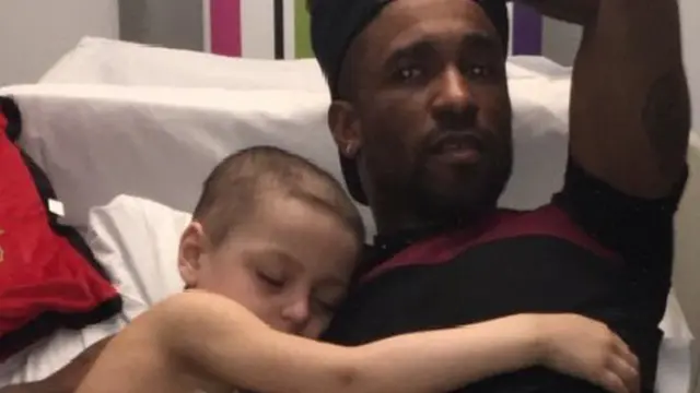 Bradley Lowery iyo Jermain Defoe