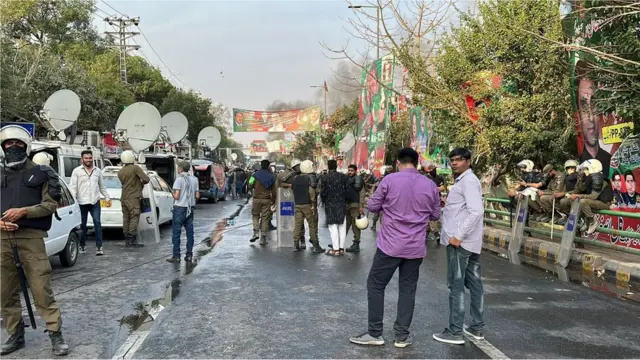 इमरान ख़ान के घर के आसपास का नज़ारा