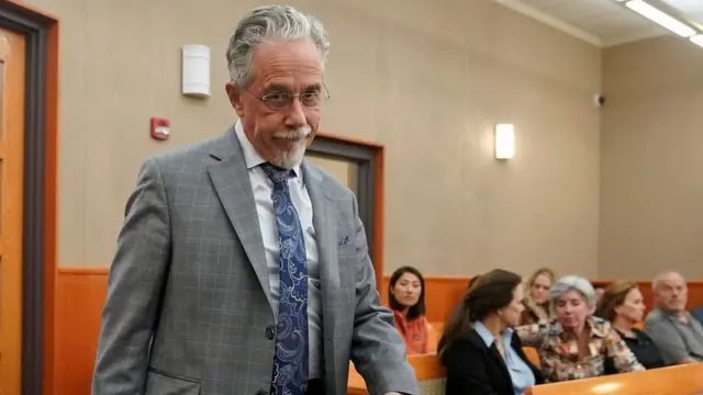 Sanderson je rekao da je „hteo da unese malo humora u ozbiljnu situaciju, ali da mu se to obilo o glavu"