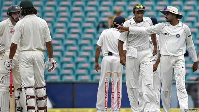 अ‍ॅन्ड्र्यू सायमंड्स आणि हरभजन सिंग