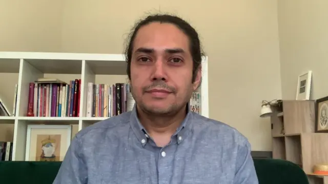 هادی کیکاووسی نویسنده اهل بندر عباس ساکن پراگ