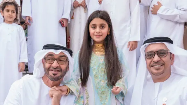 નેતા બાળકી સાથે