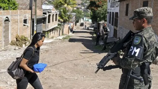 Soldados en una calle de Honduras