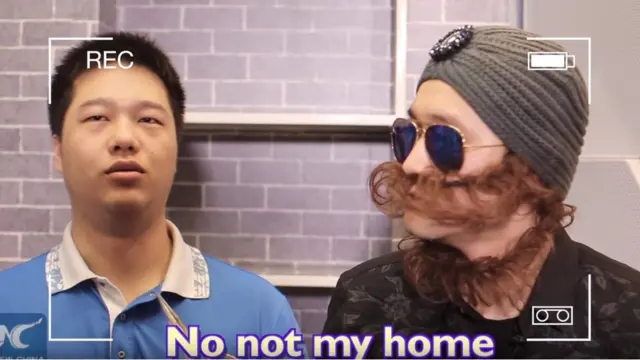 নীল পোশাক পরা এই অভিনেতা ভিডিওতে ভুটানের প্রতিনিধিত্ব করেছেন