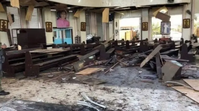 பிலிப்பைன்ஸ் தேவாலய குண்டுவெடிப்பில் 20 பேர் பலி