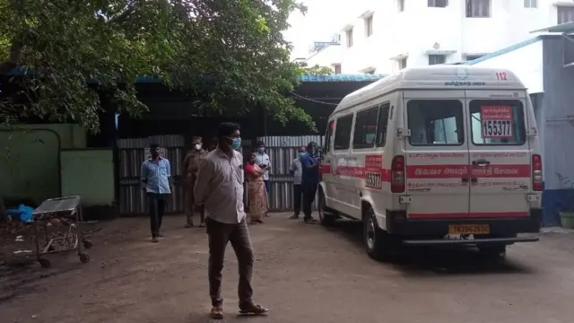 தாம்பரத்தில் கல்லூரி மாணவி இளைஞரால் குத்திக் கொலை