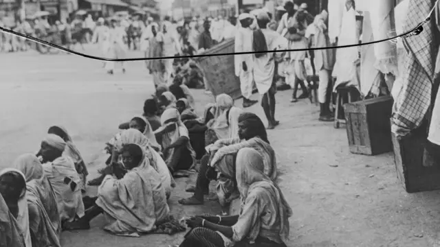 অসহযোগ আন্দোলন - বিদেশি পণ্য বর্জনের ডাক দিয়ে রাজপথে অবস্থান।