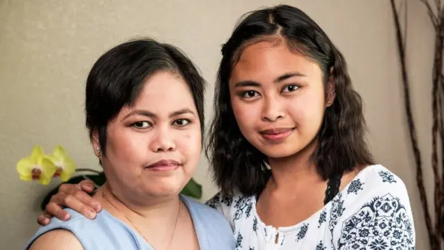 அலியானா டெவெசா மற்றும் அவர் தாய் எரொசலின்