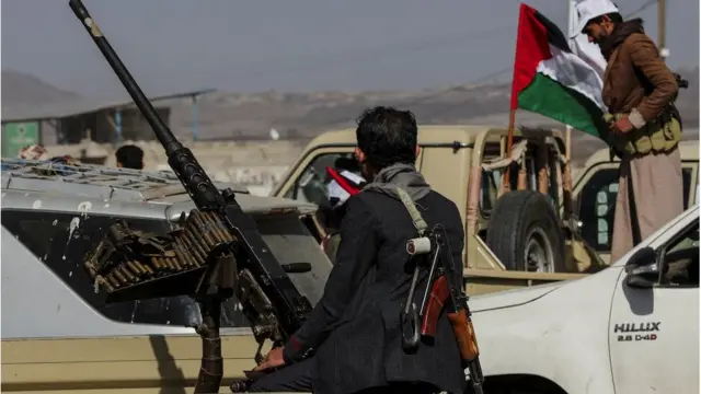 Houthi tribesmen gather to show defiance after U.S. and UK air strikes on Houthi positions near Sanaa, Yemen February 4, 2024.REUTERS/Khaled Abdullah