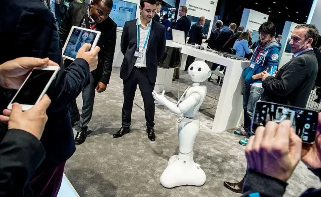 Ni watu wachache walioweza kusema kuwa roboti Pepe alikuwa na maumbile ya kuvutiai