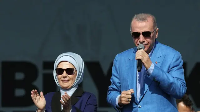 Эрдоган жубайы менен